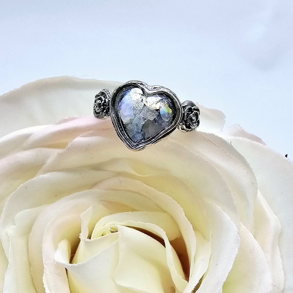 🥰 ROMAN HEART RING - Picture 5 of 6